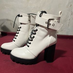 Forever 21 boots size8